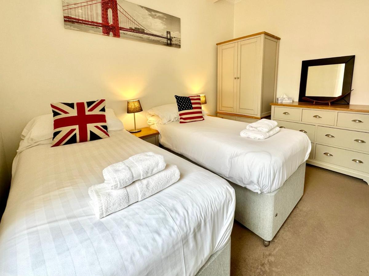 Luxury 6 Bluebridge With Free Allocated Parking Apartment York