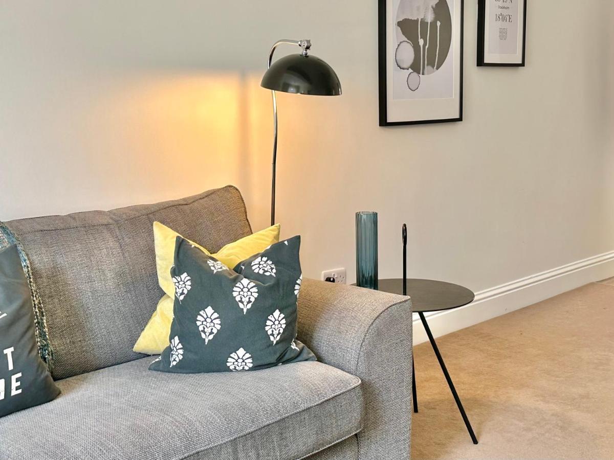 Luxury 6 Bluebridge With Free Allocated Parking Apartment *