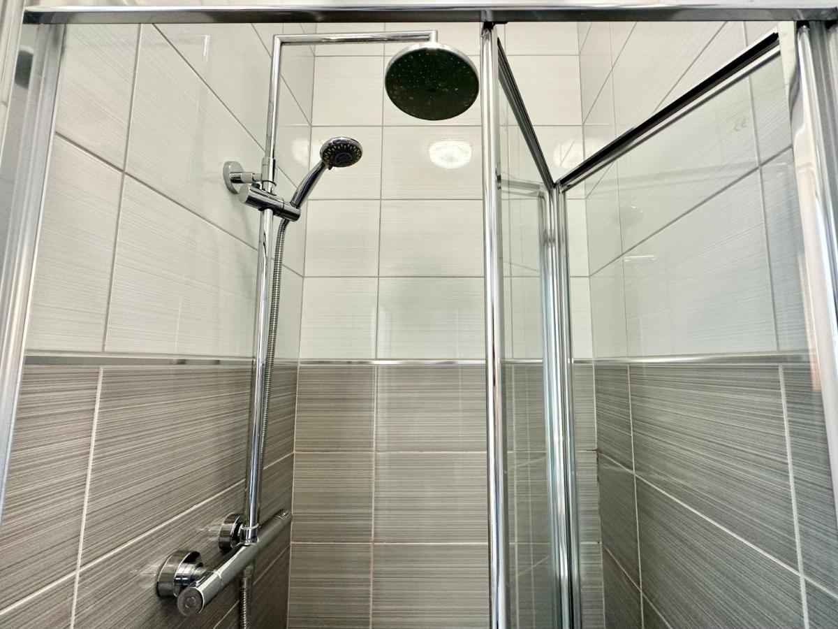 Luxury 6 Bluebridge With Free Allocated Parking Apartment